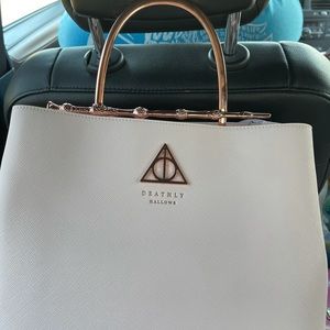 loungefly harry potter elder wand handbolsa white